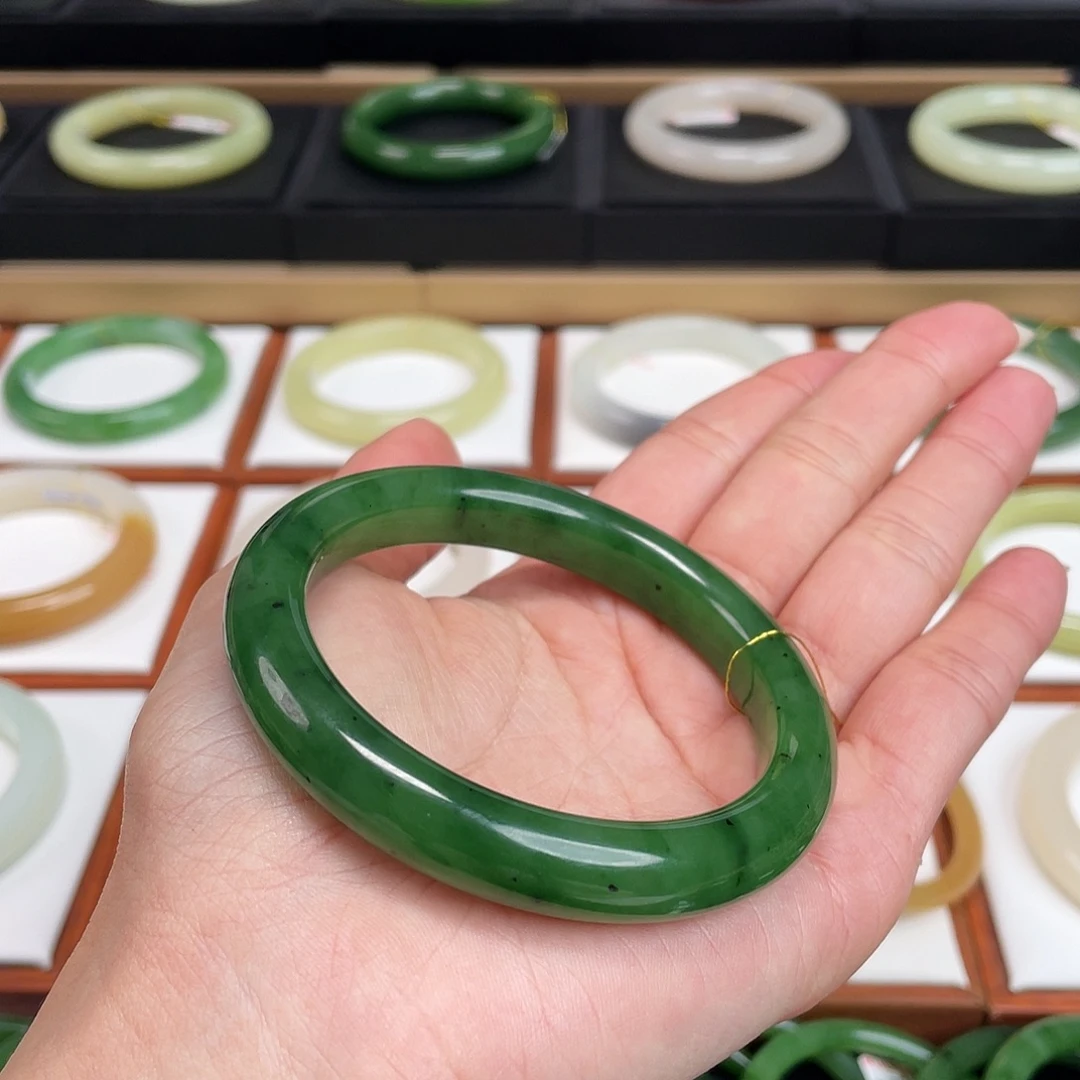 和田玉未镶嵌手镯-猕猴桃