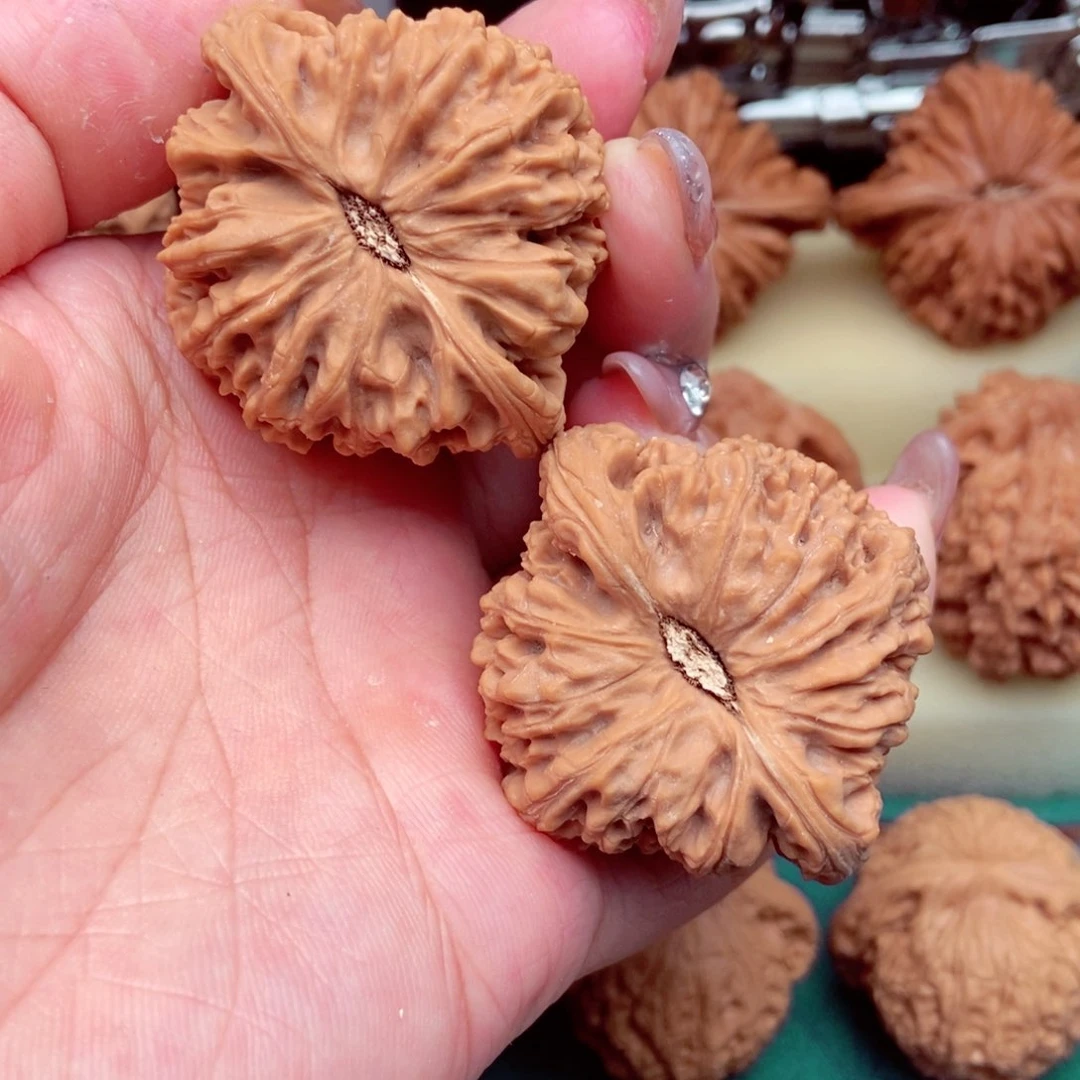 阳***光文玩核桃吊坠南疆44