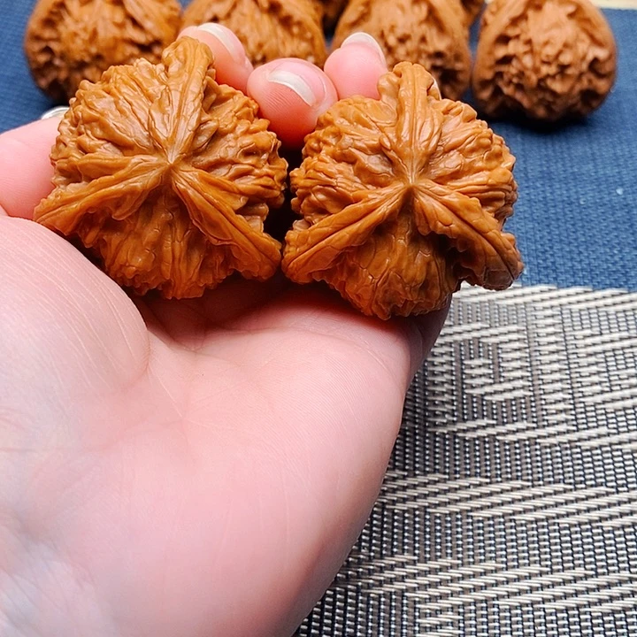 天***乐文玩核桃吊坠三棱
