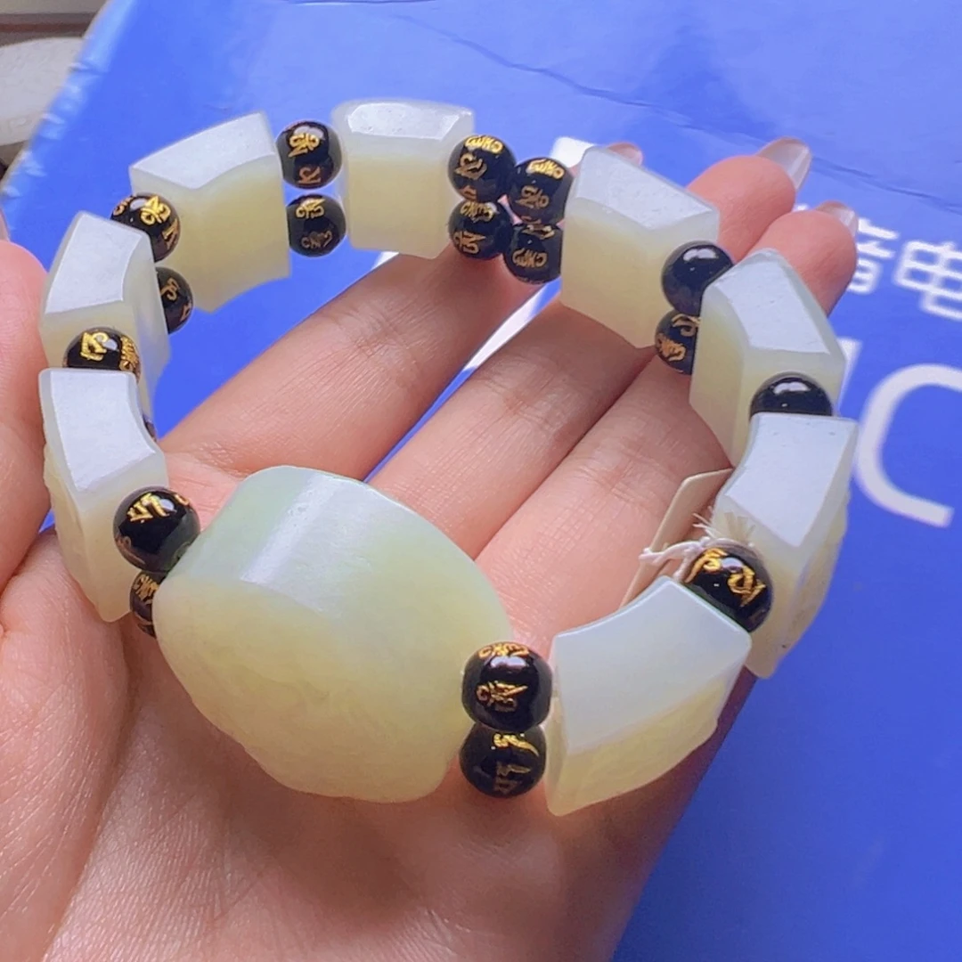 隧***。和田玉未镶嵌挂件