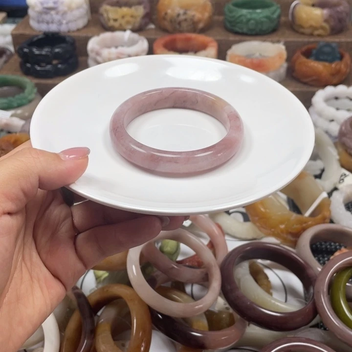 石英岩玉手镯未镶嵌