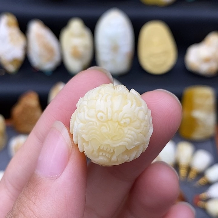 裸石琥珀未镶嵌21龙珠b775