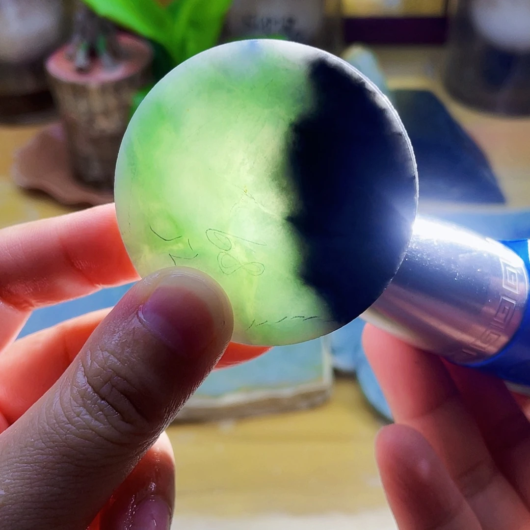 翡翠未镶嵌颈饰毛料8