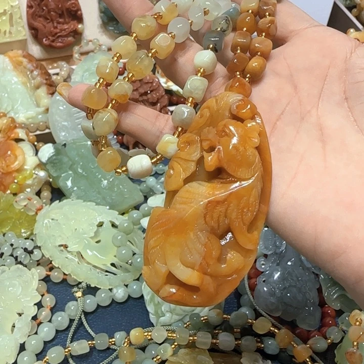 合金蛇纹石玉吊坠