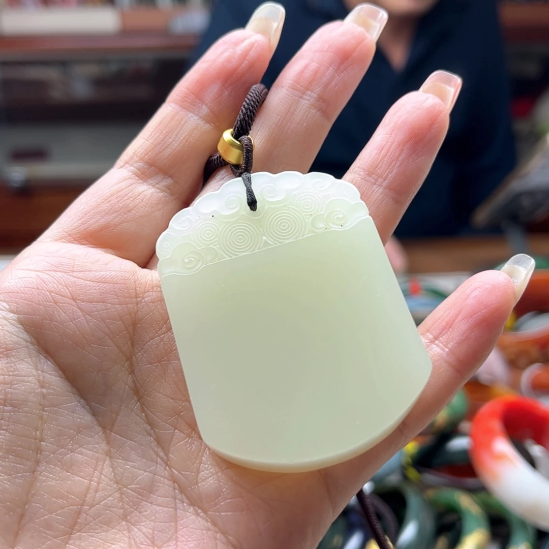 石英岩玉未镶嵌颈饰