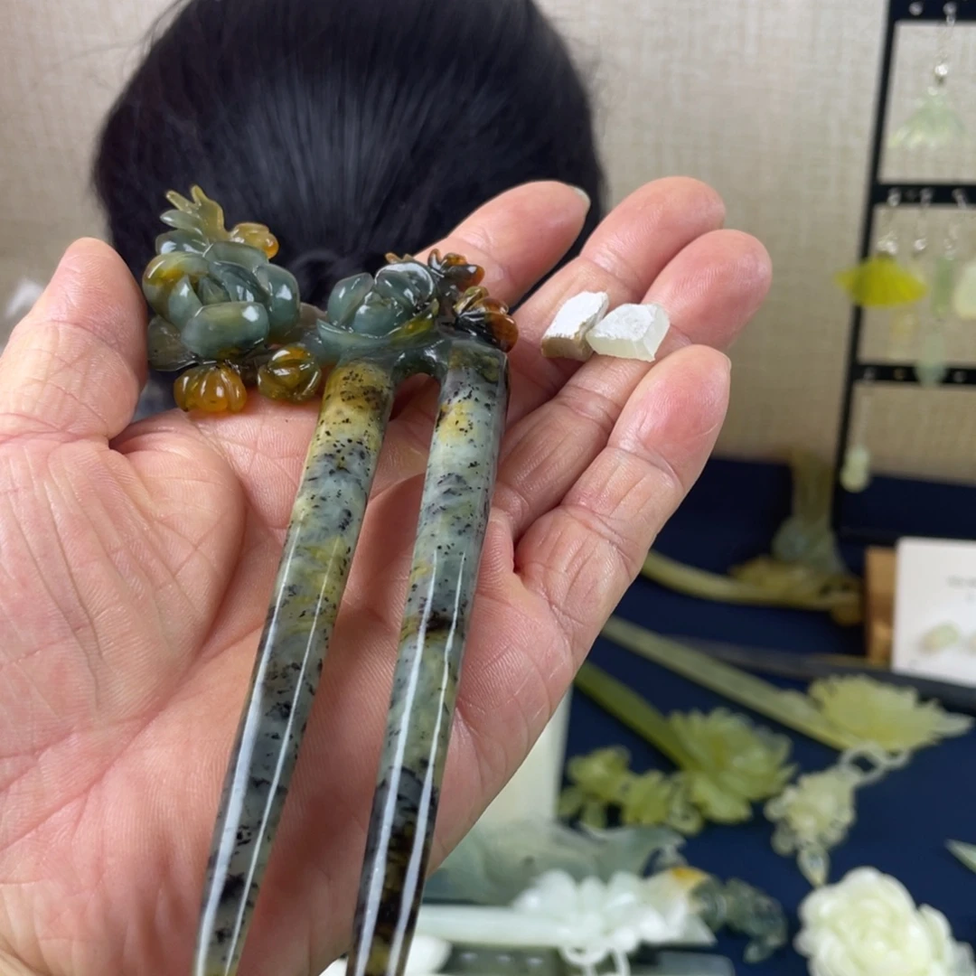 小***伟未镶嵌蛇纹石玉发饰