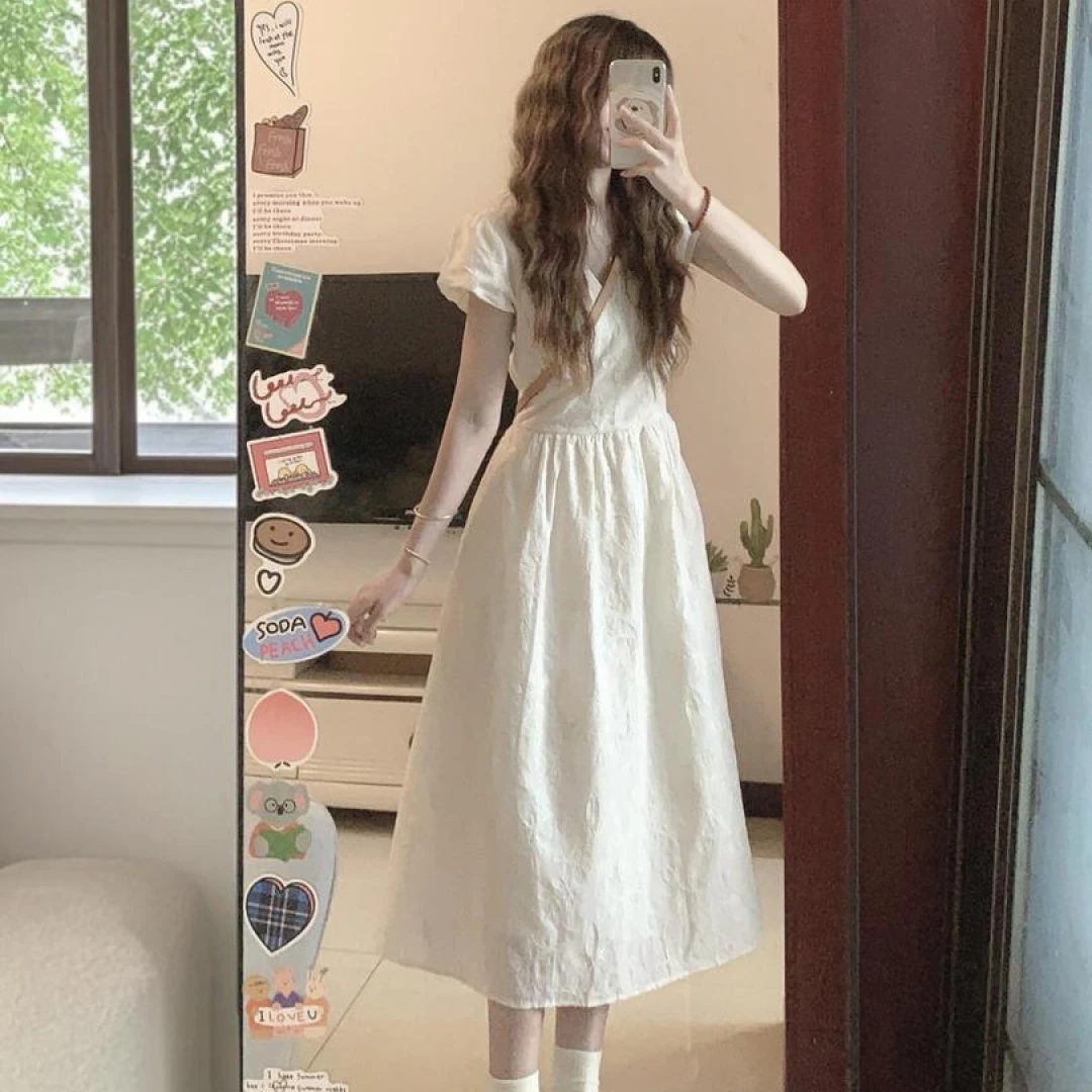 法式复古V领灯笼袖连衣裙女2025夏季新款高级感收腰显瘦气质长裙