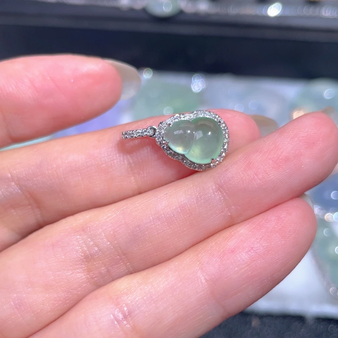 颈饰18K金镶嵌翡翠翡翠