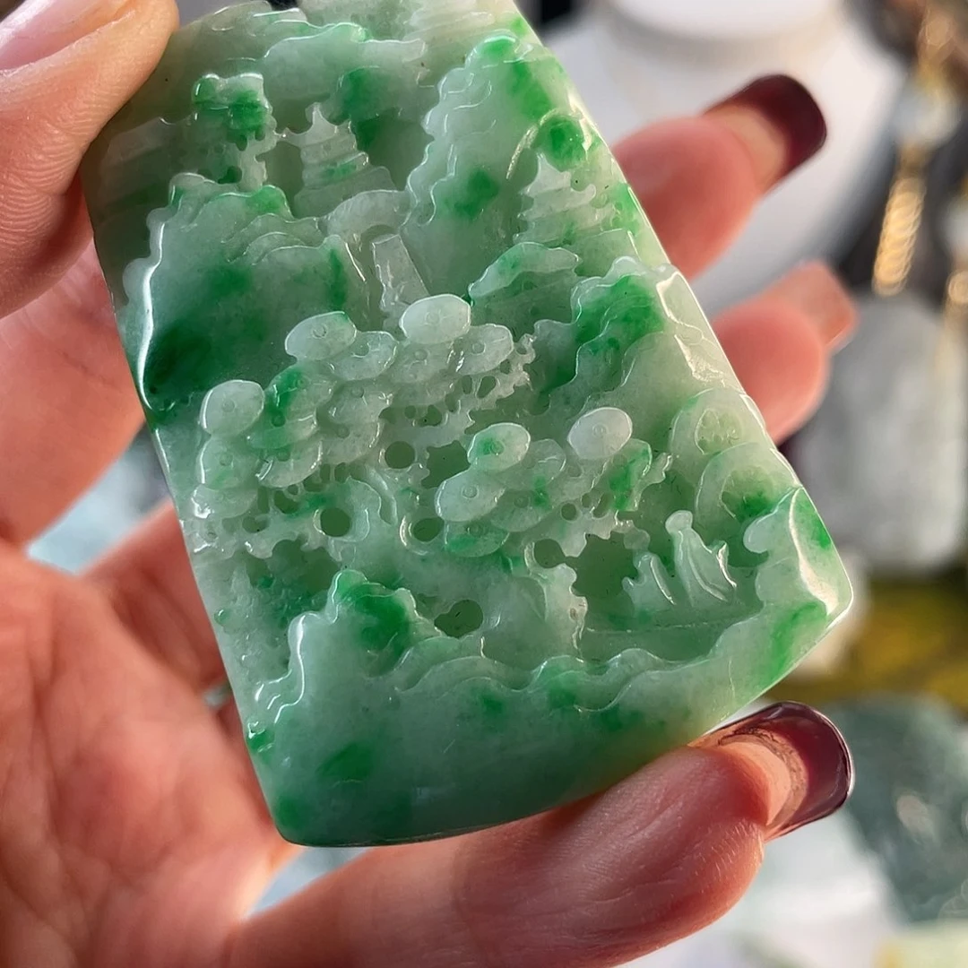 翡翠颈饰未镶嵌山水牌