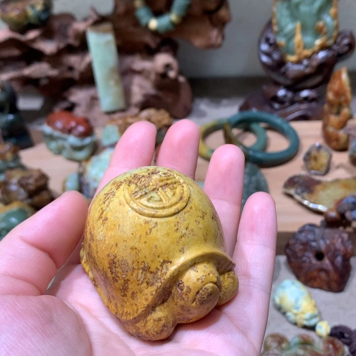 未镶嵌岫岩河磨玉（透闪石质玉）挂件