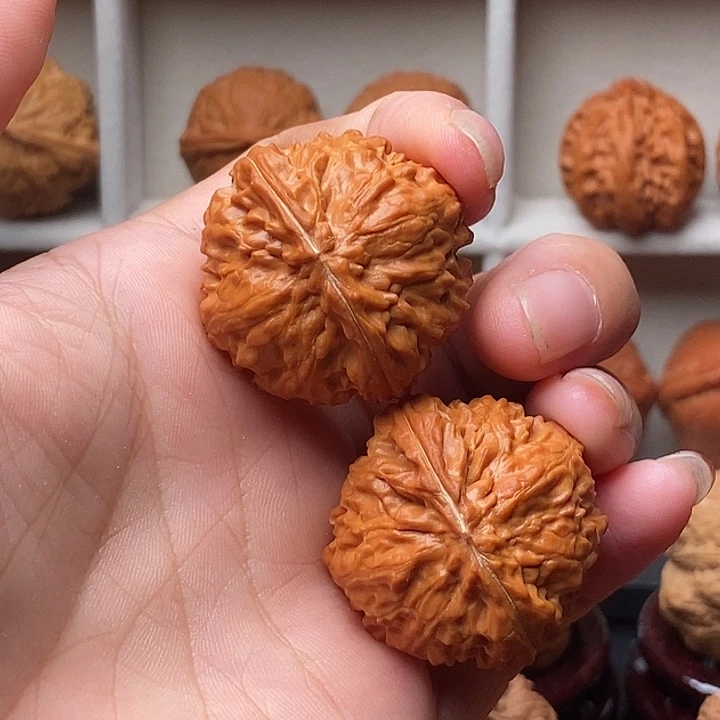 文玩核桃吊坠麒麟球