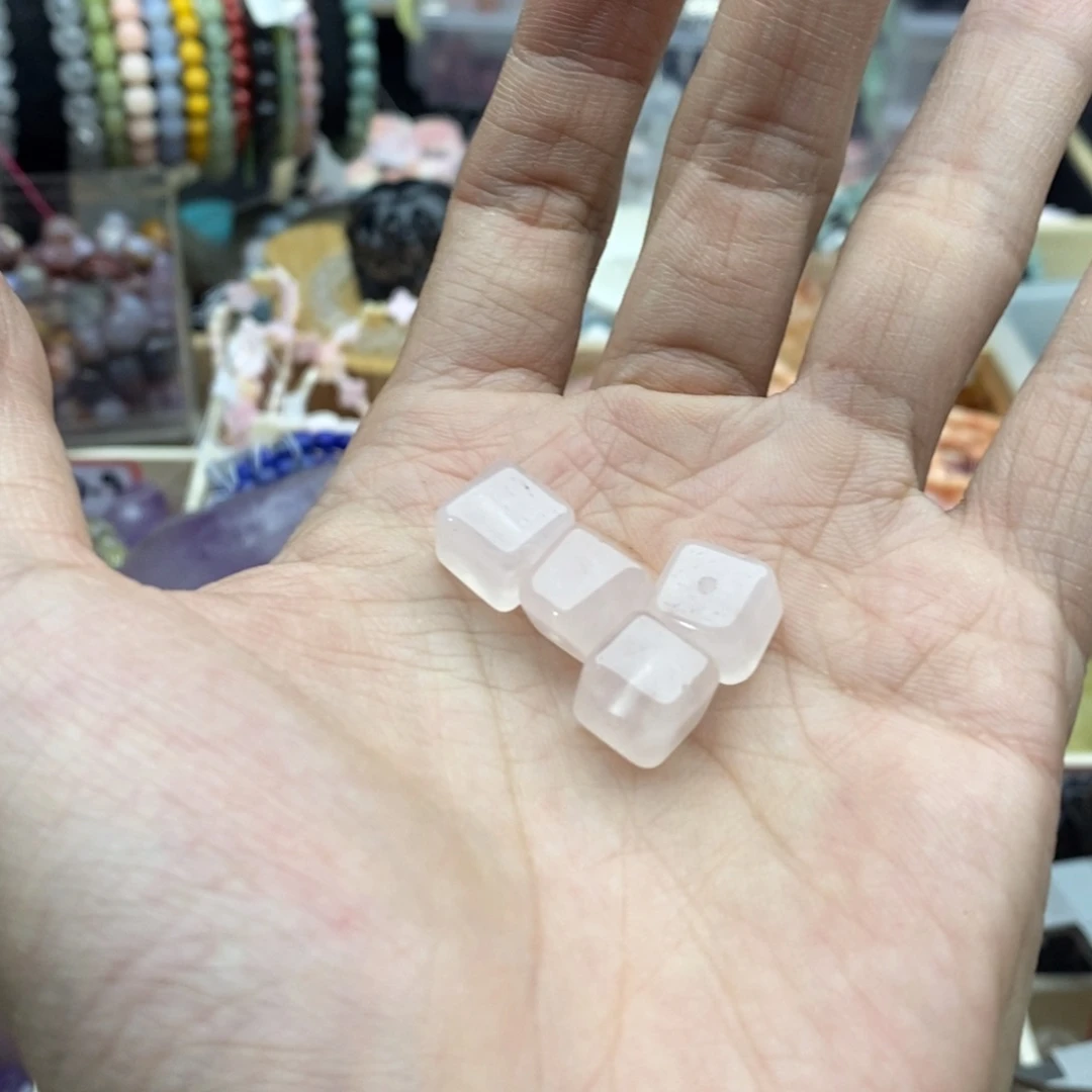 玛瑙/玉髓未镶嵌珠宝半成品一个10mm天然粉晶方糖A1193