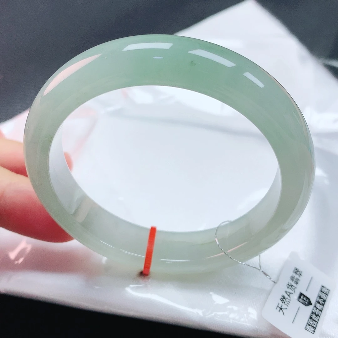 翡翠手镯未镶嵌54圈