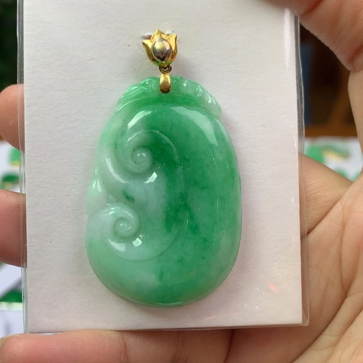 翡翠18K金镶嵌颈饰翡翠吊坠