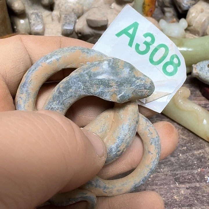 和田玉颈饰未镶嵌营*师