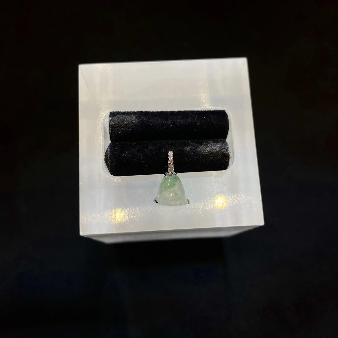 【夏阳翡翠】缅甸天然A货翡翠18k金镶嵌天然南非钻冰透飘绿莲蓬挂坠