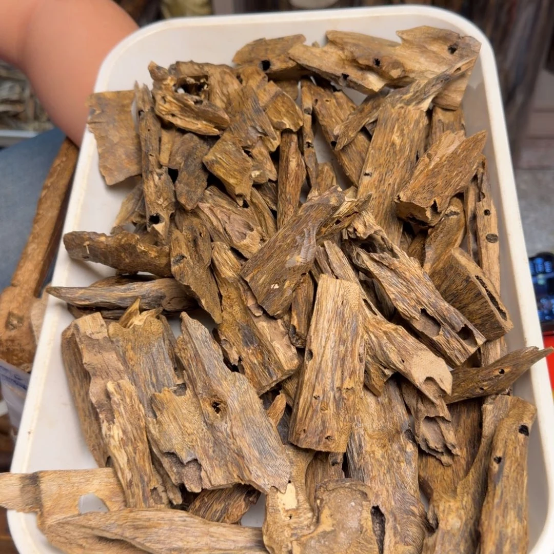 沉香碎屑沉香乌身园叶虫漏碎料100克