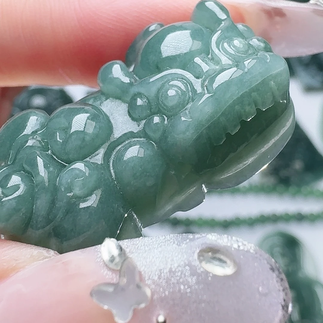 翡翠未镶嵌颈饰111