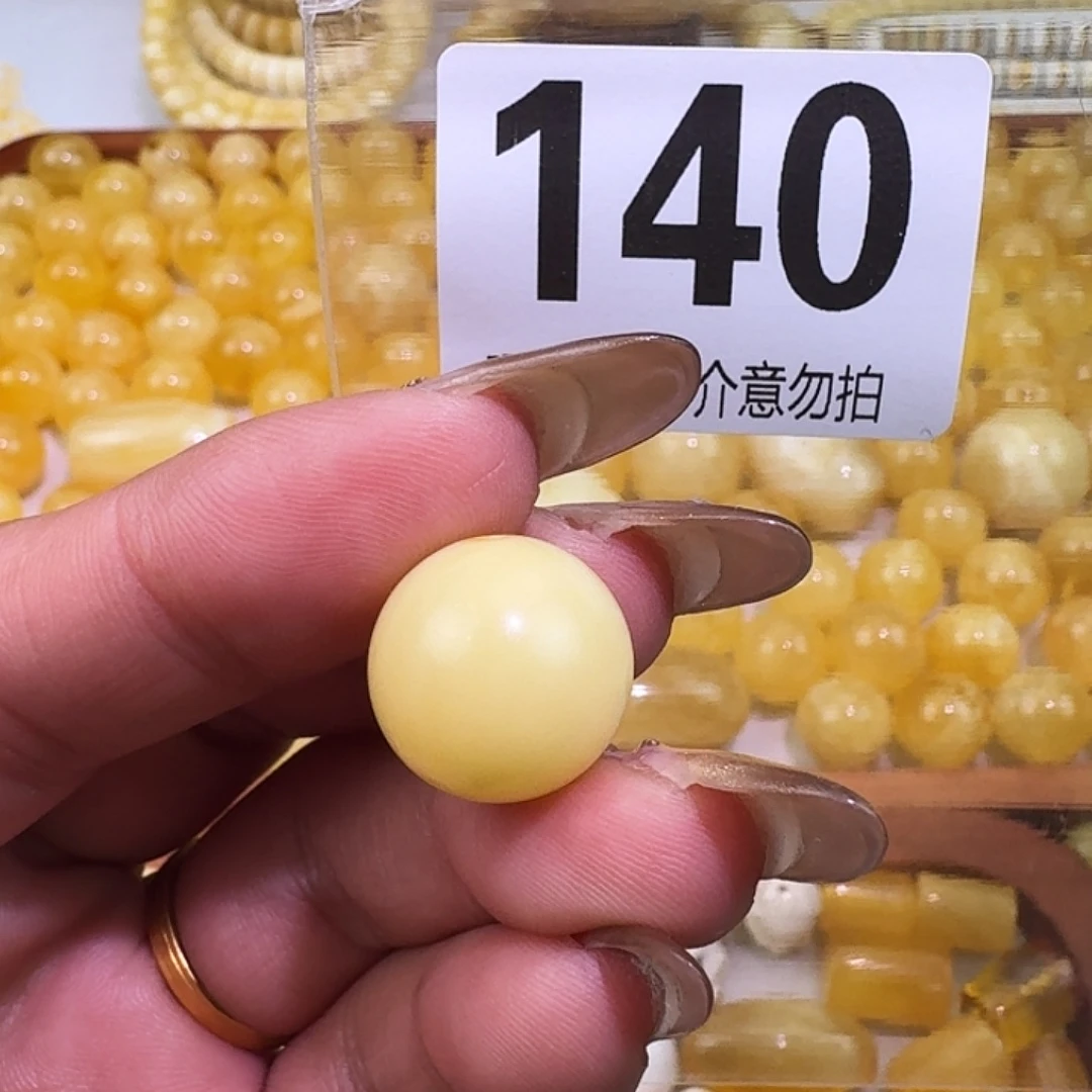 琥珀未镶嵌裸石1561微微瑕