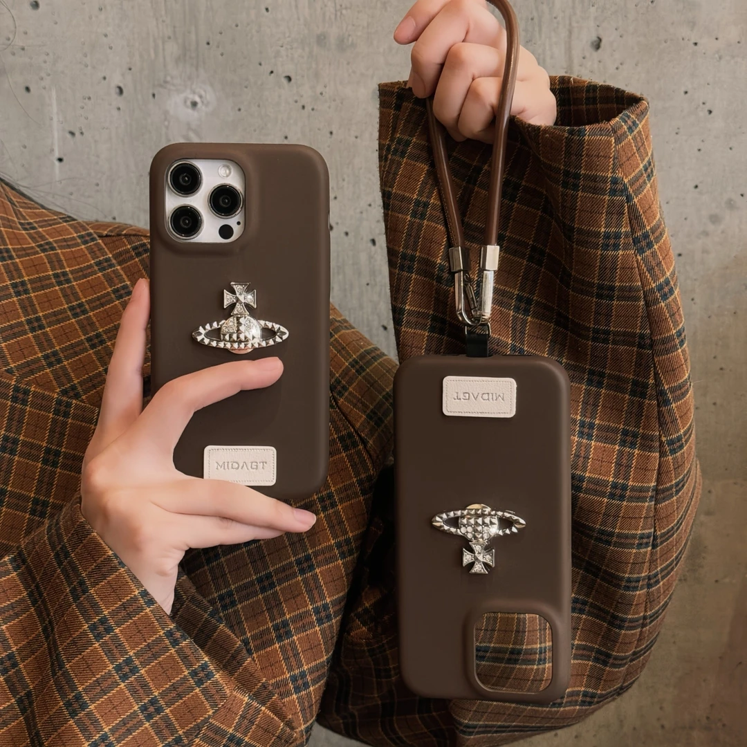 小羊纹+西太后钻标+手链适用苹果15promax手机壳简约16promax新款