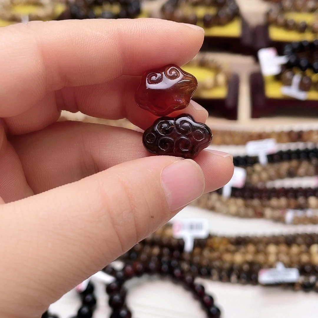 琥珀裸石未镶嵌沈**蟹