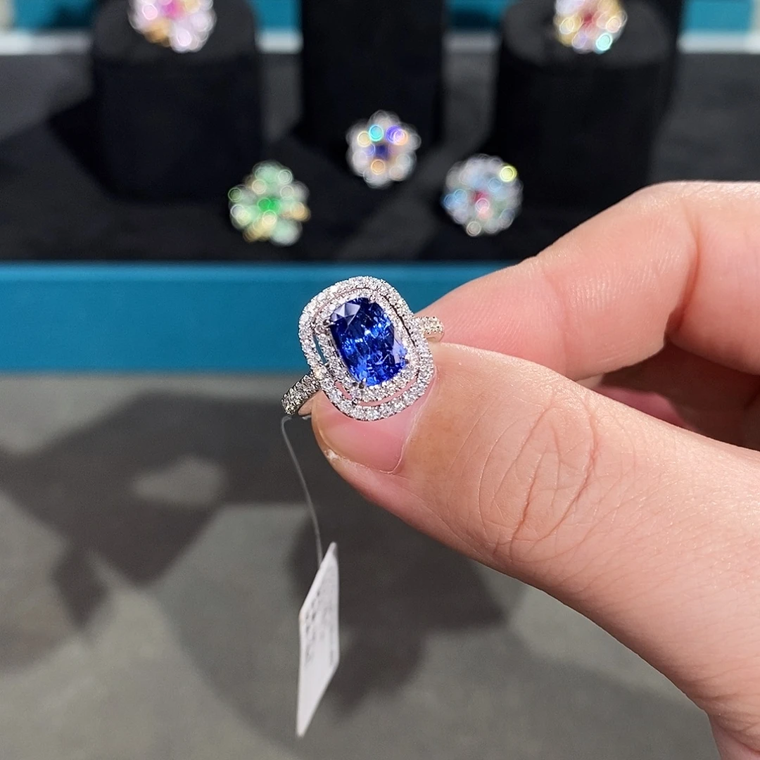 18K金镶嵌戒指蓝宝石AIGS矢车菊VB2.15ct