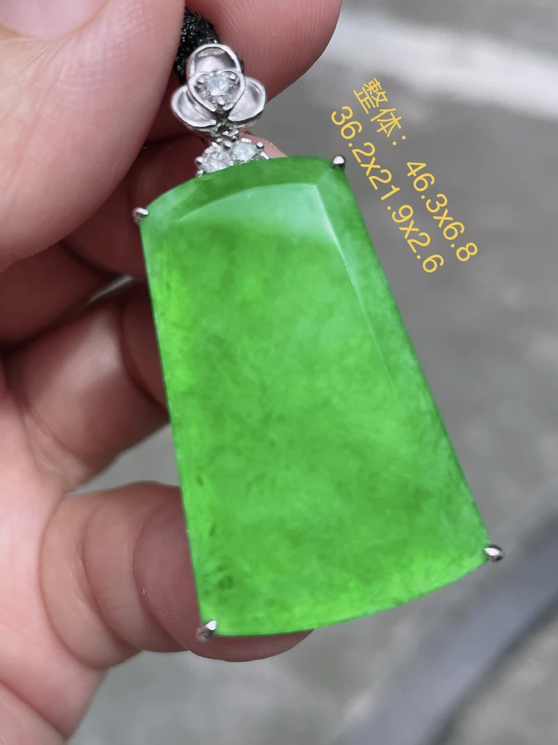 18k金镶嵌天然缅甸A货翡翠满绿色冰阳绿帝王绿平安无事牌吊坠