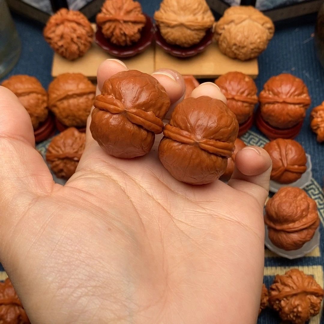 文玩核桃把件龙胆