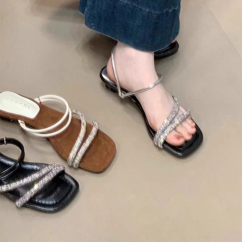 法式两穿水钻坡跟凉拖鞋女2025夏季新款配裙子一字带拖鞋绝美凉鞋
