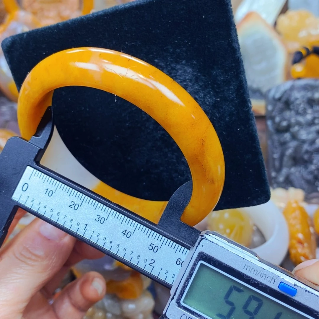 未镶嵌石英质玉（黄龙玉）颈饰