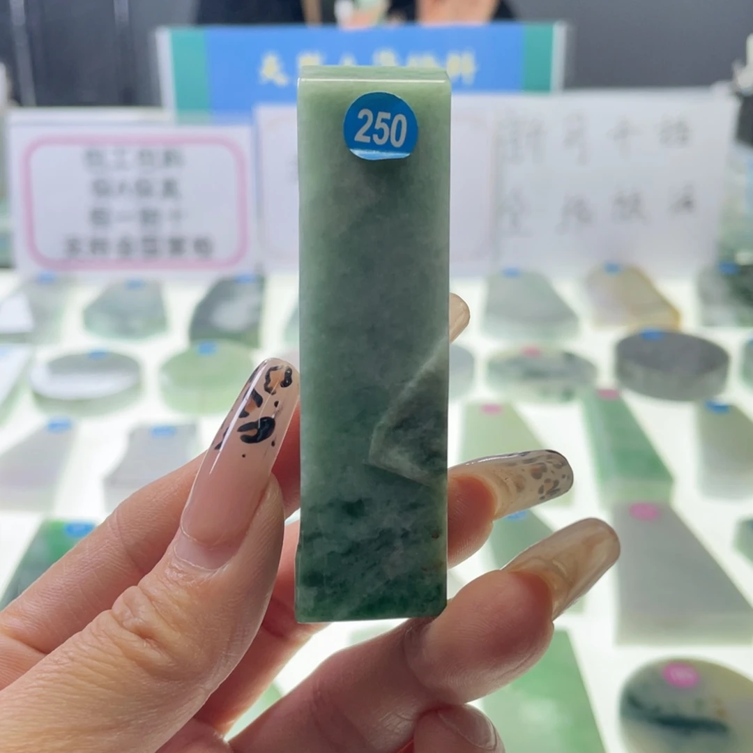 定制翡翠未镶嵌挂件