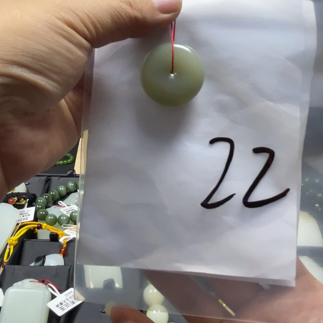 两***爱颈饰未镶嵌和田玉