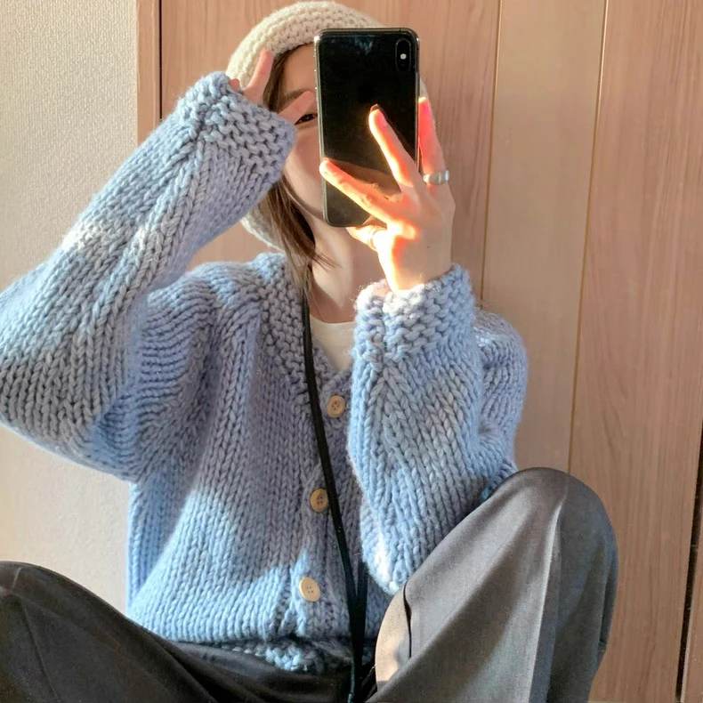 复古蓝/暖米杏 粗针木扣毛衣外套女秋季新款