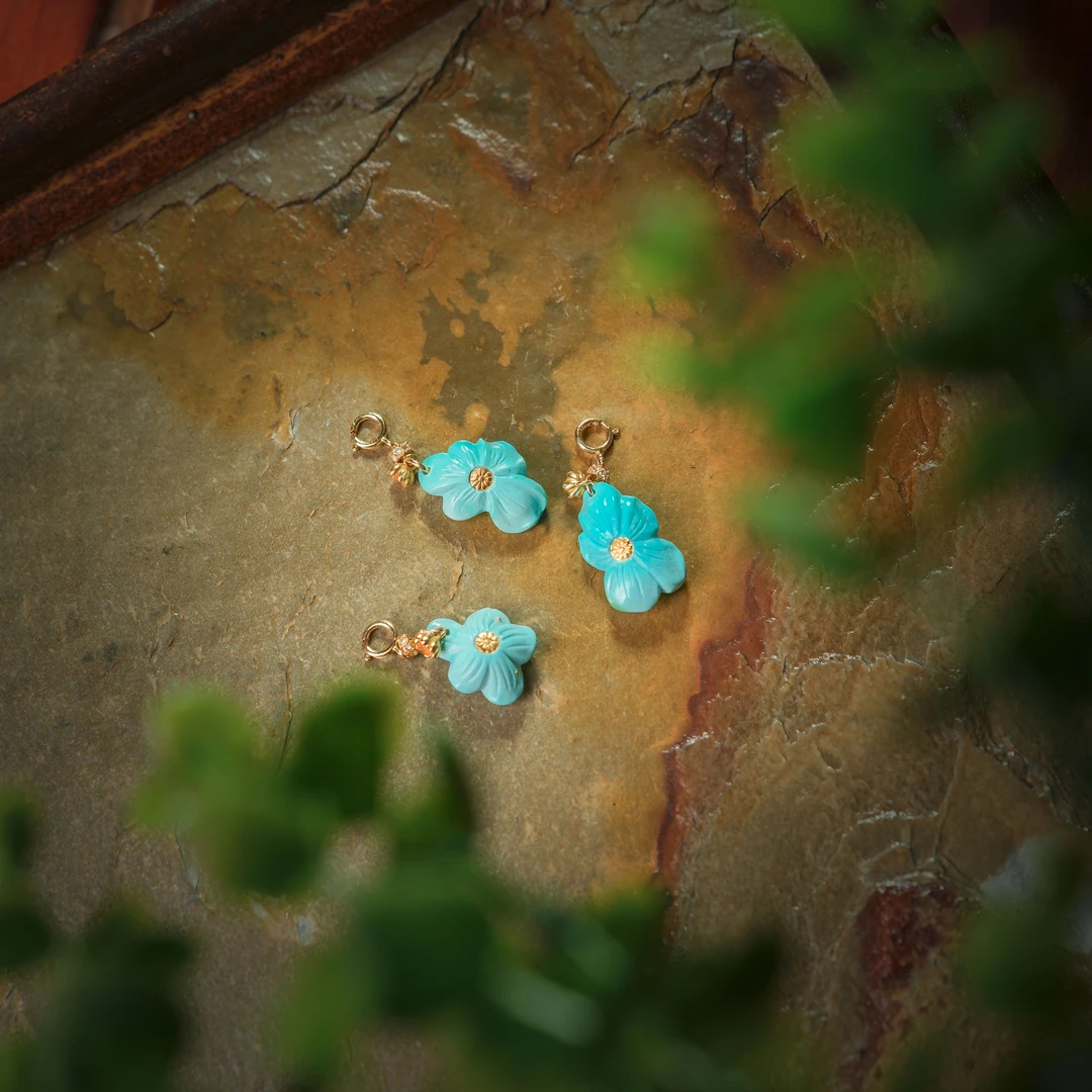 碧嬅·典藏级绿松石高瓷玉化老料18K金吊坠AD1541多样性发其一