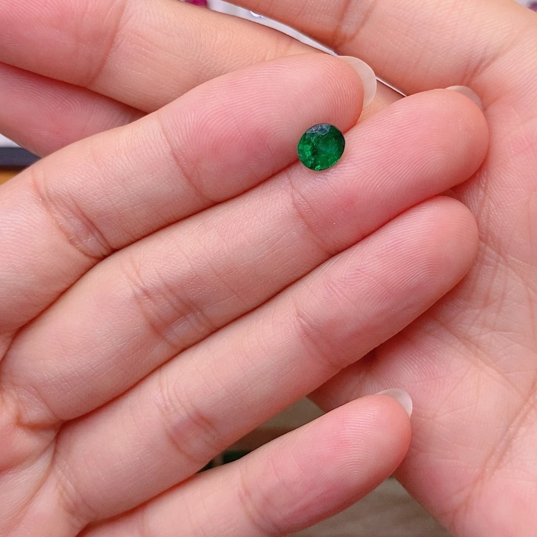 裸石祖母绿斯瓦拉沃顿