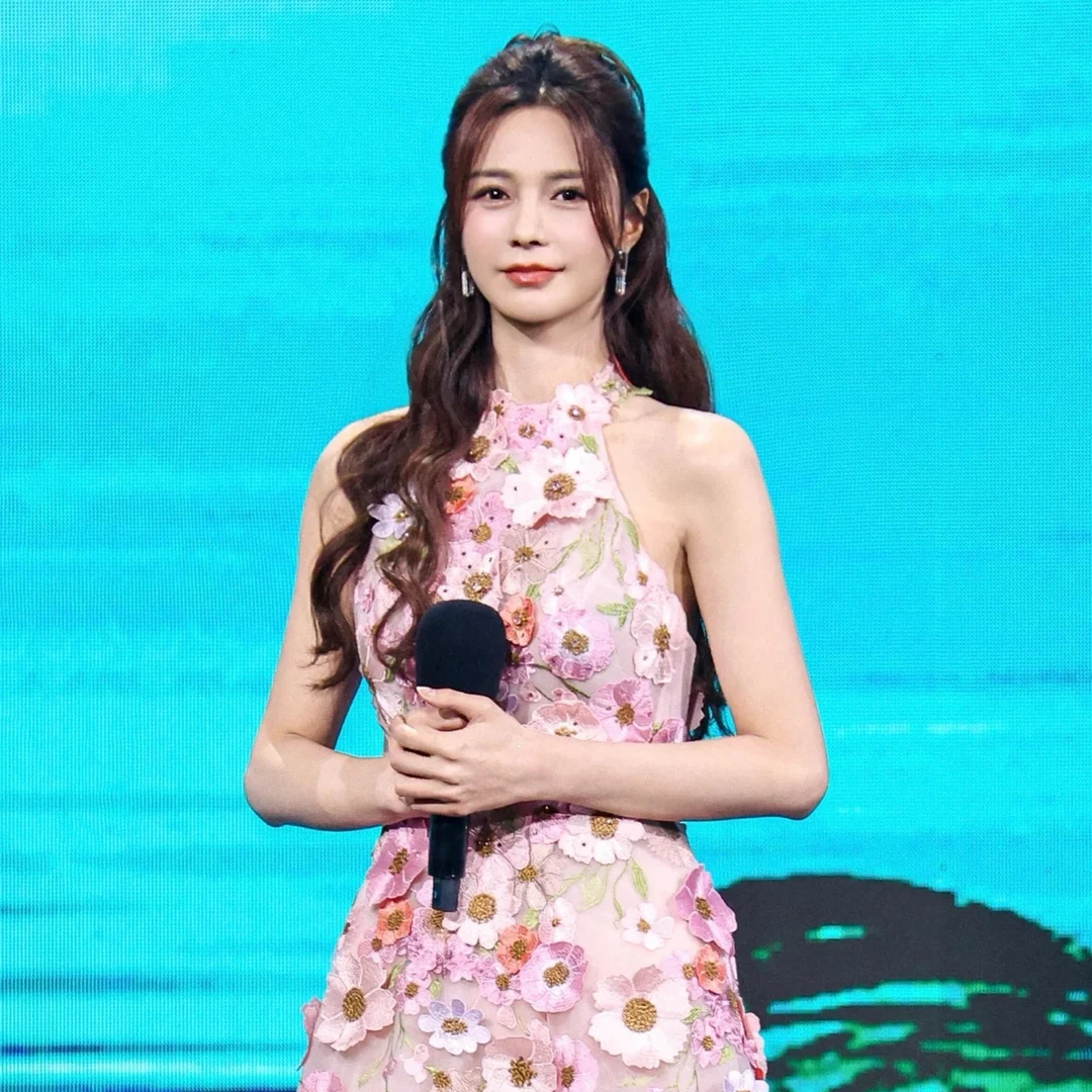 主持人礼服艺考礼服粉色花朵敬酒服订婚连衣裙高端晨袍明星同款