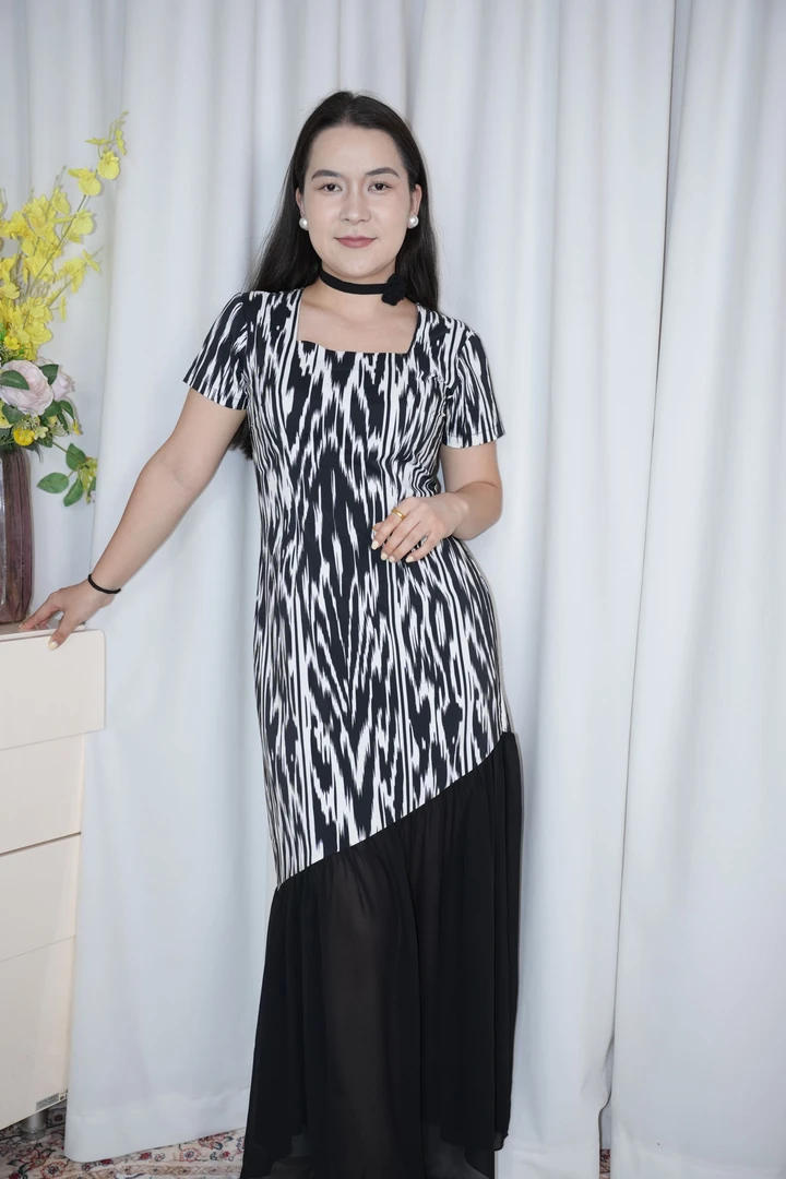 【NIGAR】方领短袖通勤方领长裙花色连衣裙女装长款显瘦