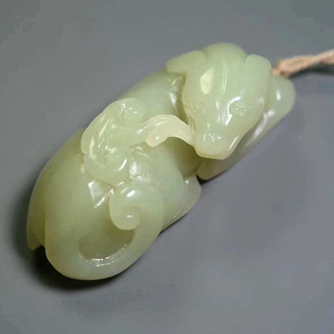苏工和田玉生肖狗 口含灵芝挂件把件 玉润细腻雕工精细