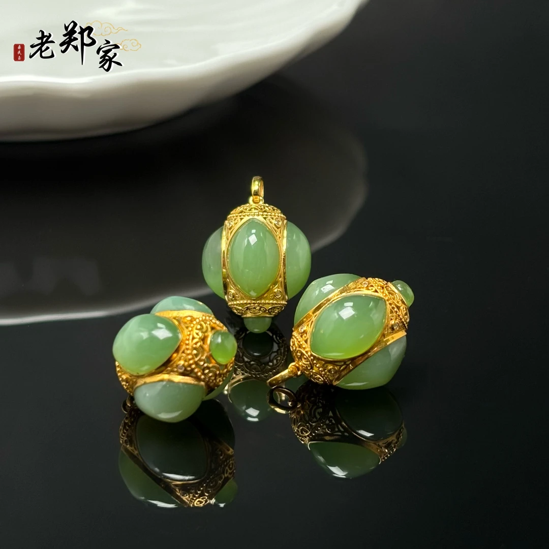 【老郑家】18K金和田玉吊坠 3441 多样性发1件 约11*7mm