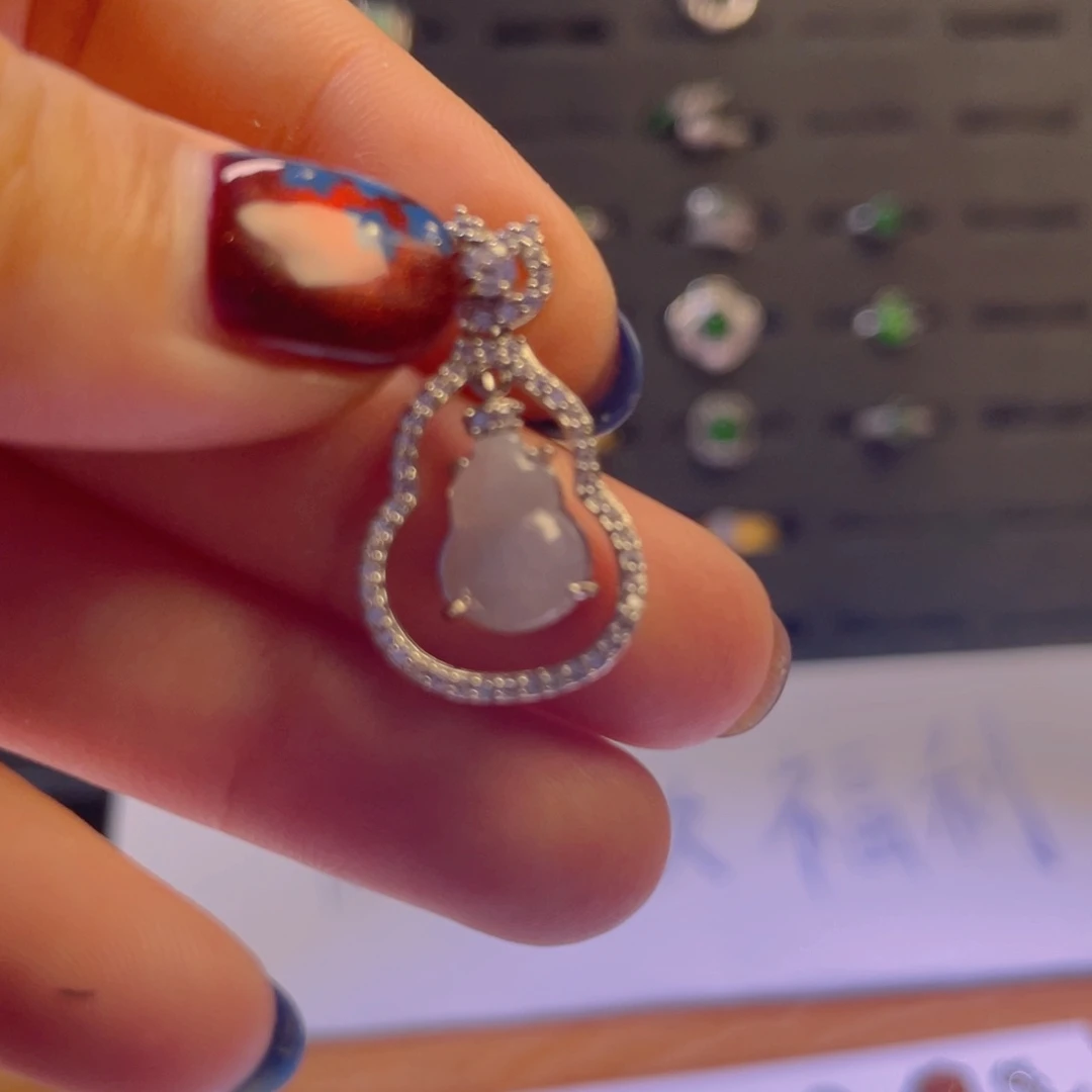 翡翠未镶嵌颈饰吊坠