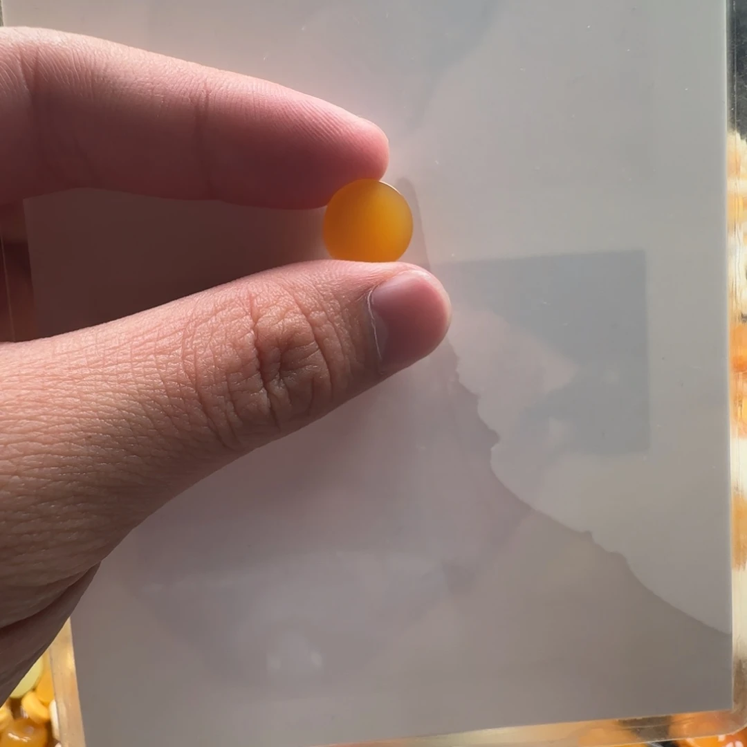 ****哥石英质玉未镶嵌颈饰