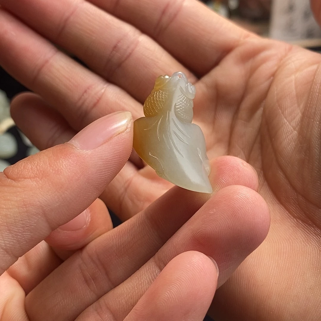 和田玉吊坠(不含链)未镶嵌糖白鱼