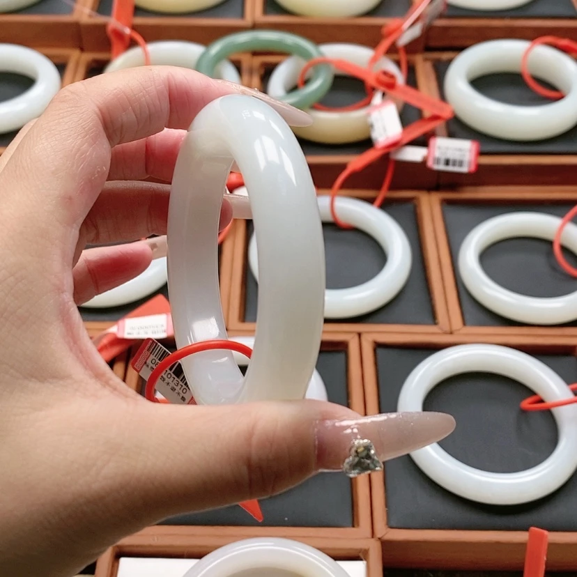 【闪购商品】未镶嵌手镯和田玉