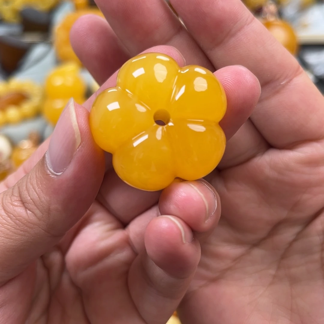 蜜蜡未镶嵌珠宝奇石