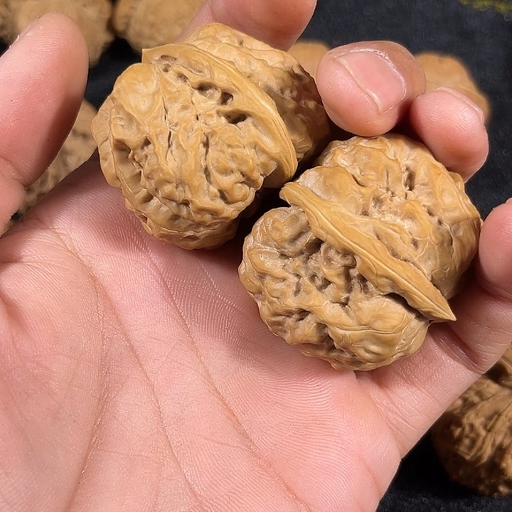 L***j吊坠文玩核桃蛤蟆头