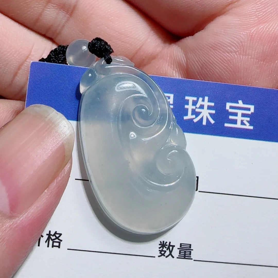 翡翠未镶嵌颈饰如意