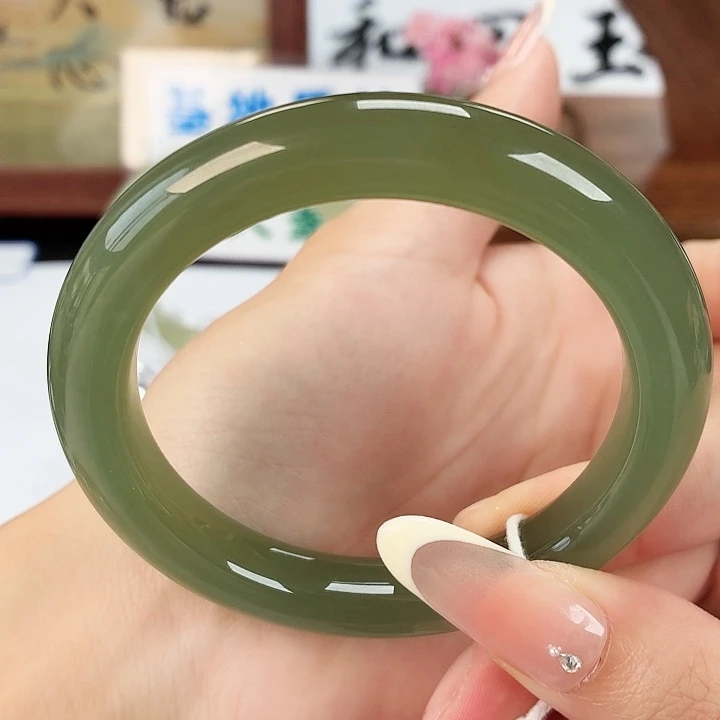 和田玉未镶嵌手镯