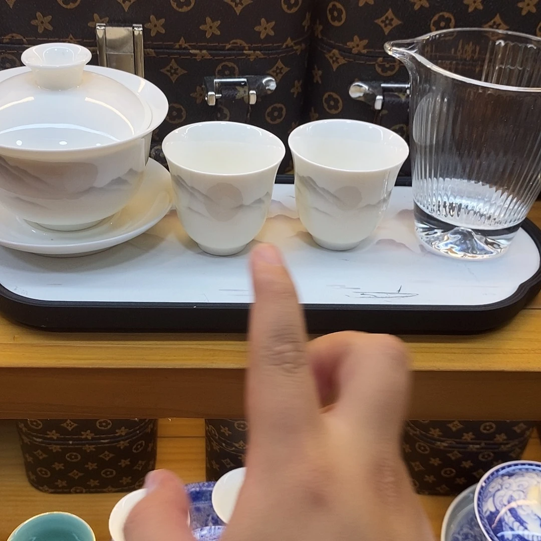盖碗里的水煮开后放入