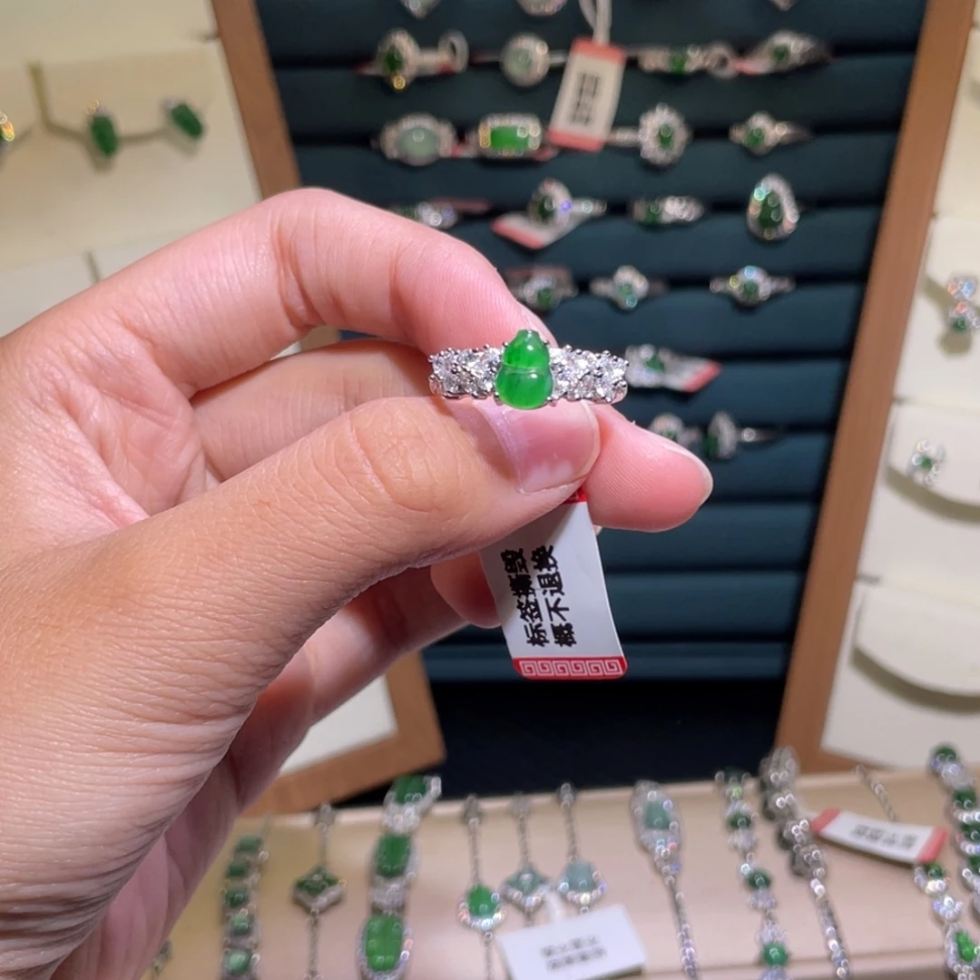 翡翠未镶嵌戒指戒指