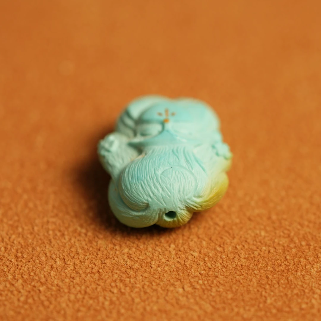 【见桃花珠宝】原矿高瓷绿松石俏色磨砂狐狸配饰背云吊坠挂坠雕刻